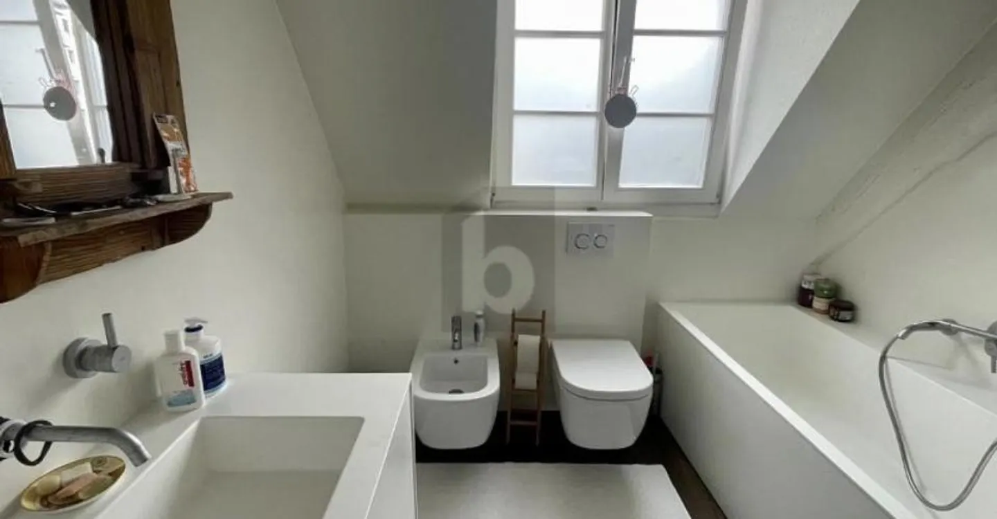 FURNISHED IN A CENTRAL LOCATION - Photo 3 of 4