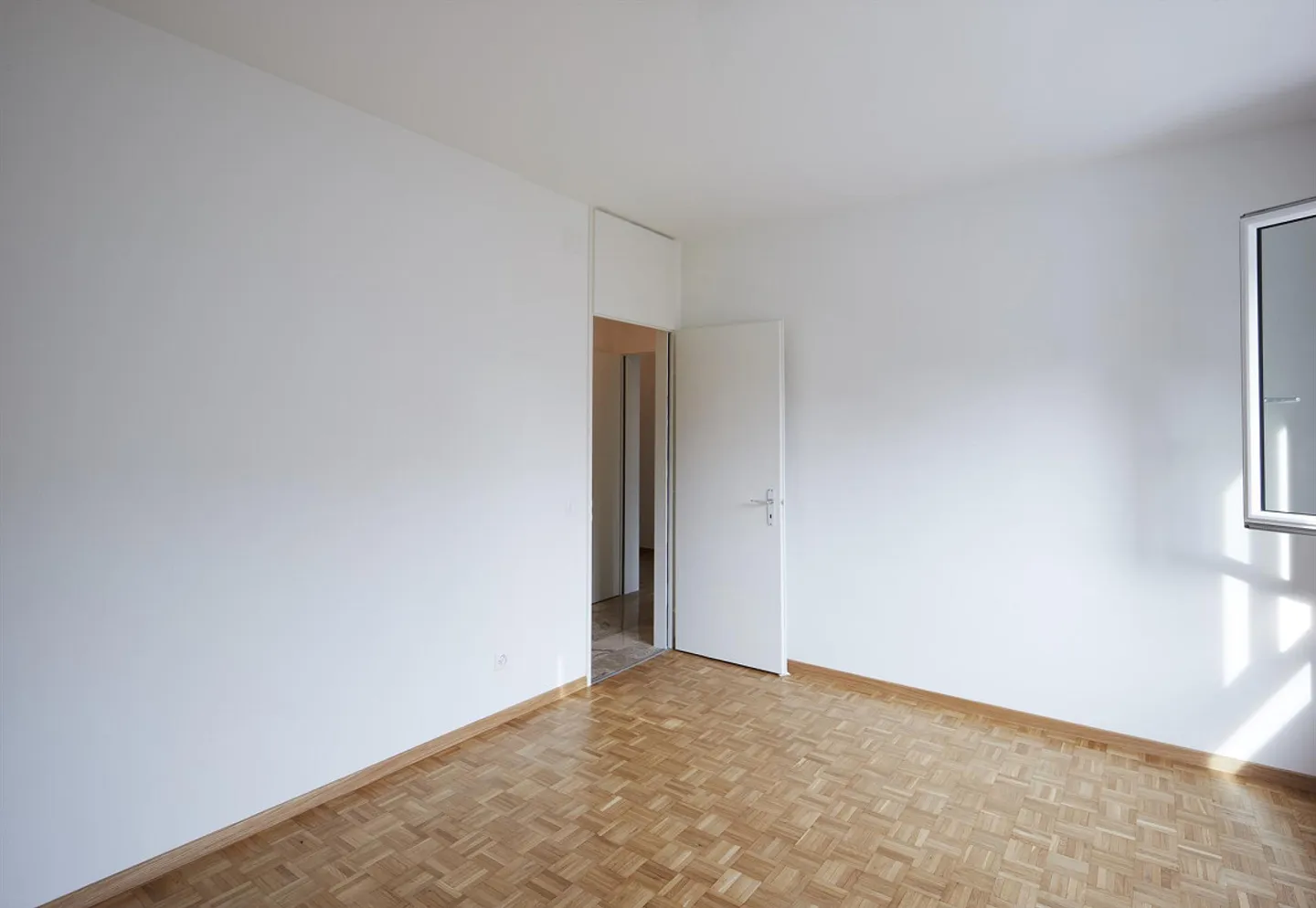 Helles 3,5-Zimmer-Apartment mit Balkon in Lugano - Foto 5 von 11
