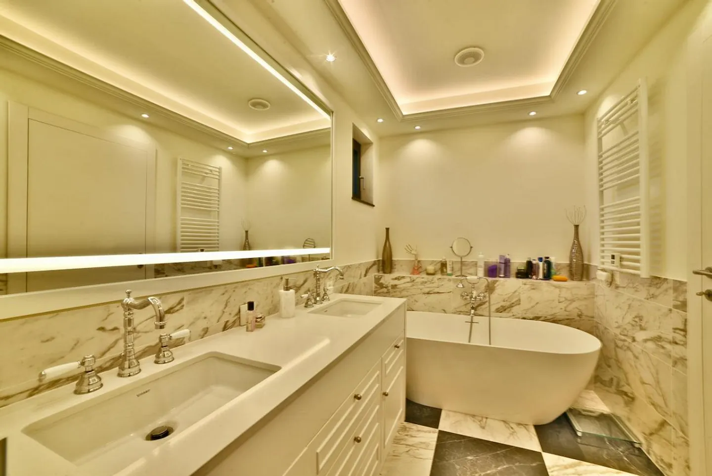 Luxury Villa with Spa - Photo 15 of 25
