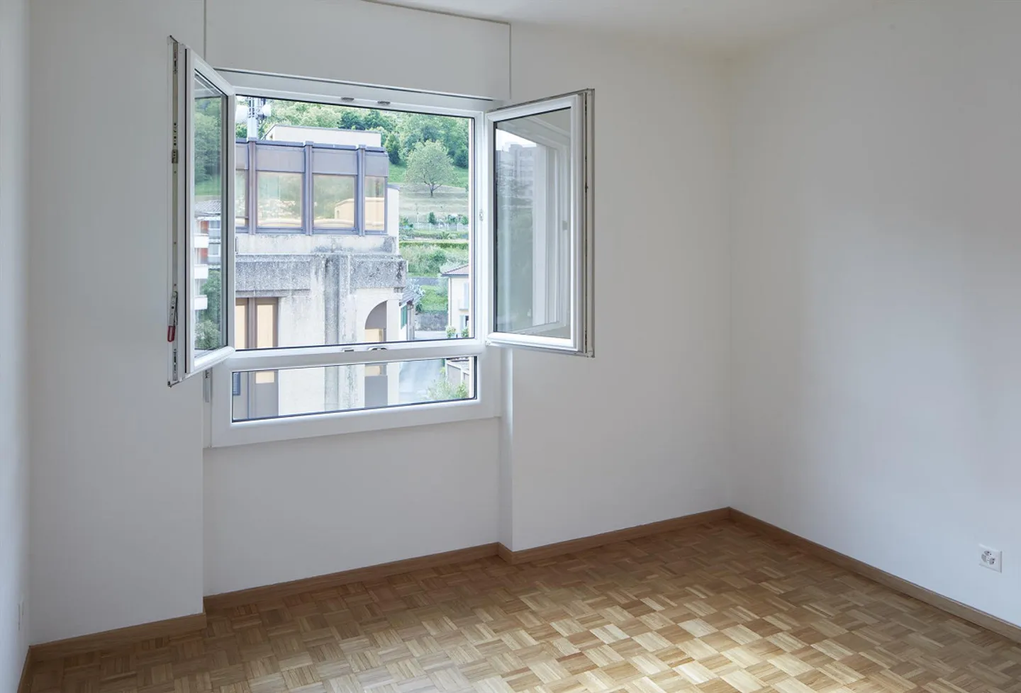 Helles 3,5-Zimmer-Apartment mit Balkon in Lugano - Foto 6 von 11