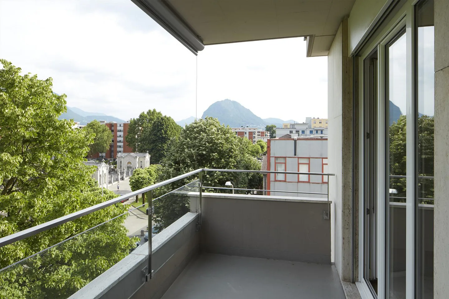 Helles 3,5-Zimmer-Apartment mit Balkon in Lugano - Foto 10 von 11