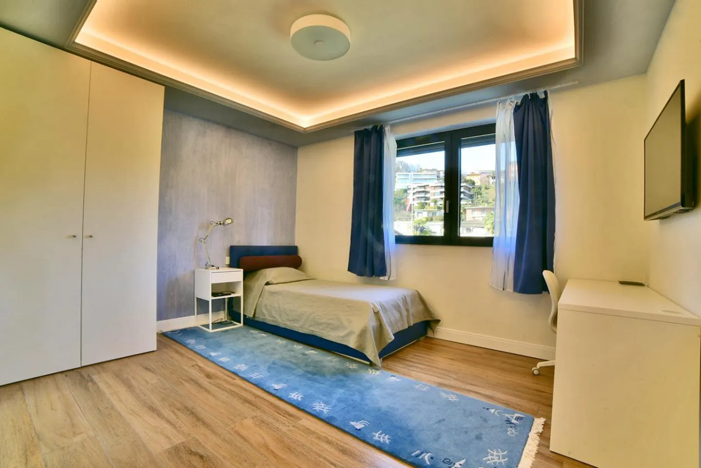 Luxury Villa with Spa - Photo 17 of 25
