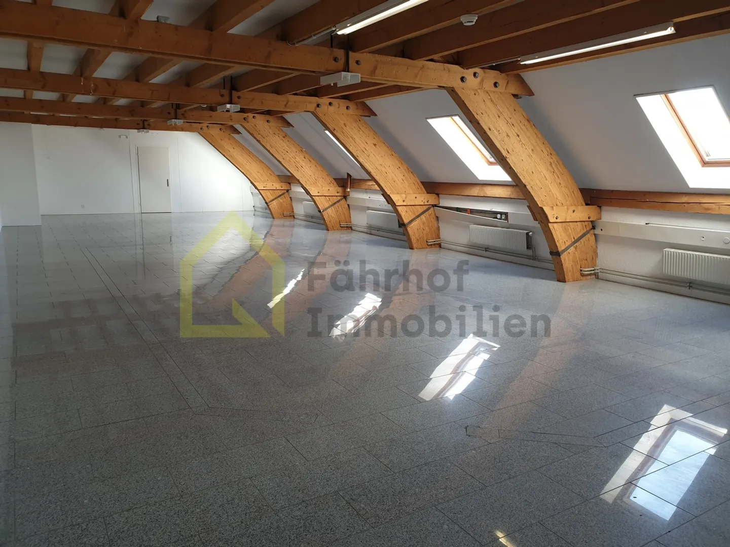 Spazio commerciale/ufficio luminoso e moderno 160 m2 - Foto 1 di 4
