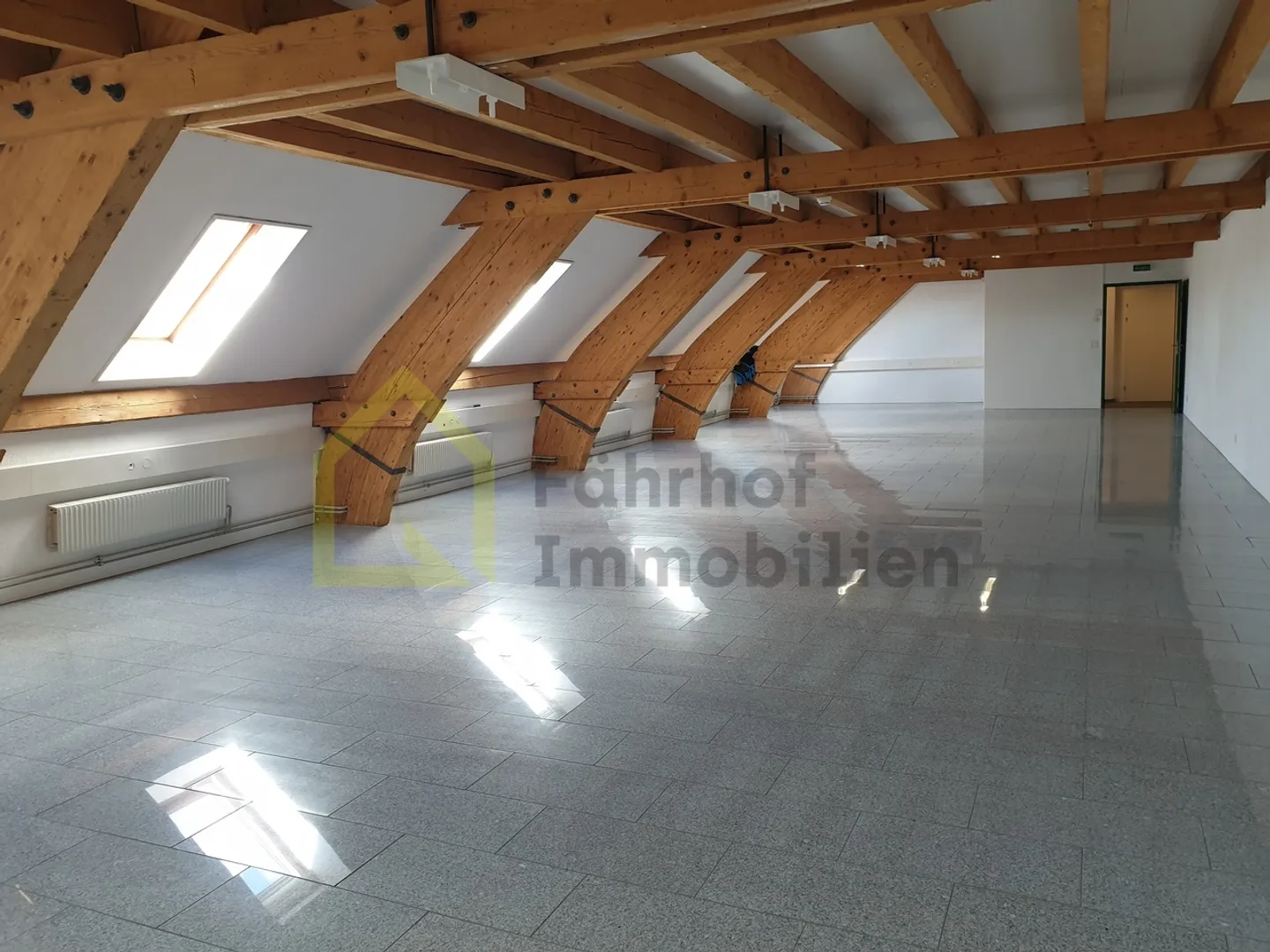 Spazio commerciale/ufficio luminoso e moderno 160 m2 - Foto 4 di 4