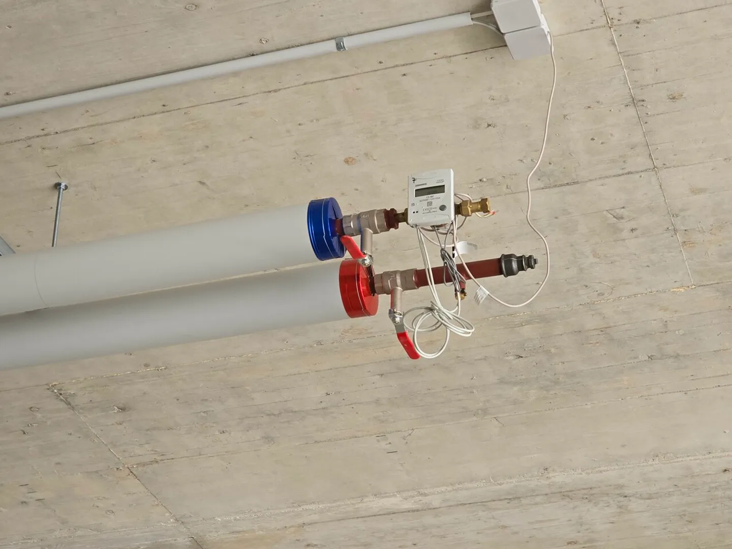 Mixed-use building for rent - Photo 4 of 9