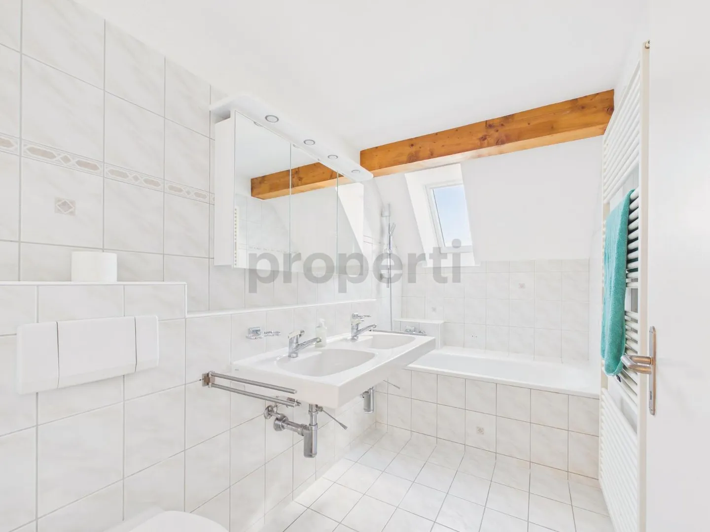 Charmante maisonette de 4 pièces avec charme de grenier à Feuerthalen - Photo 4 sur 7