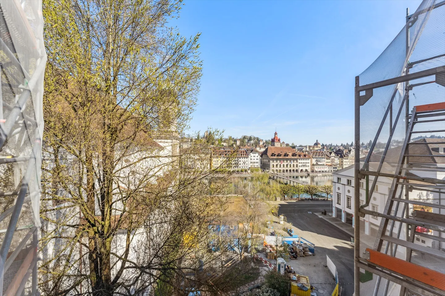 La tua nuova posizione per negozio / studio con vista sulla Reuss e sulla città vecchia - Foto 7 di 8