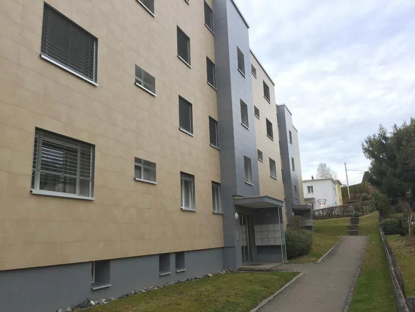 Appartamento moderno con area giardino - Foto 1 di 5