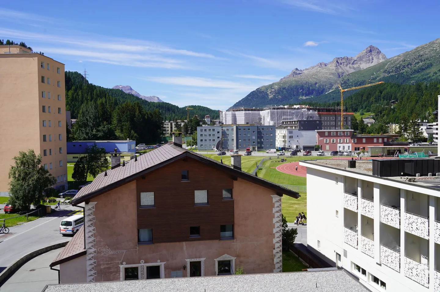 Wunderbare Dachwohnung mit Blick nach Süden - Foto 1 von 15