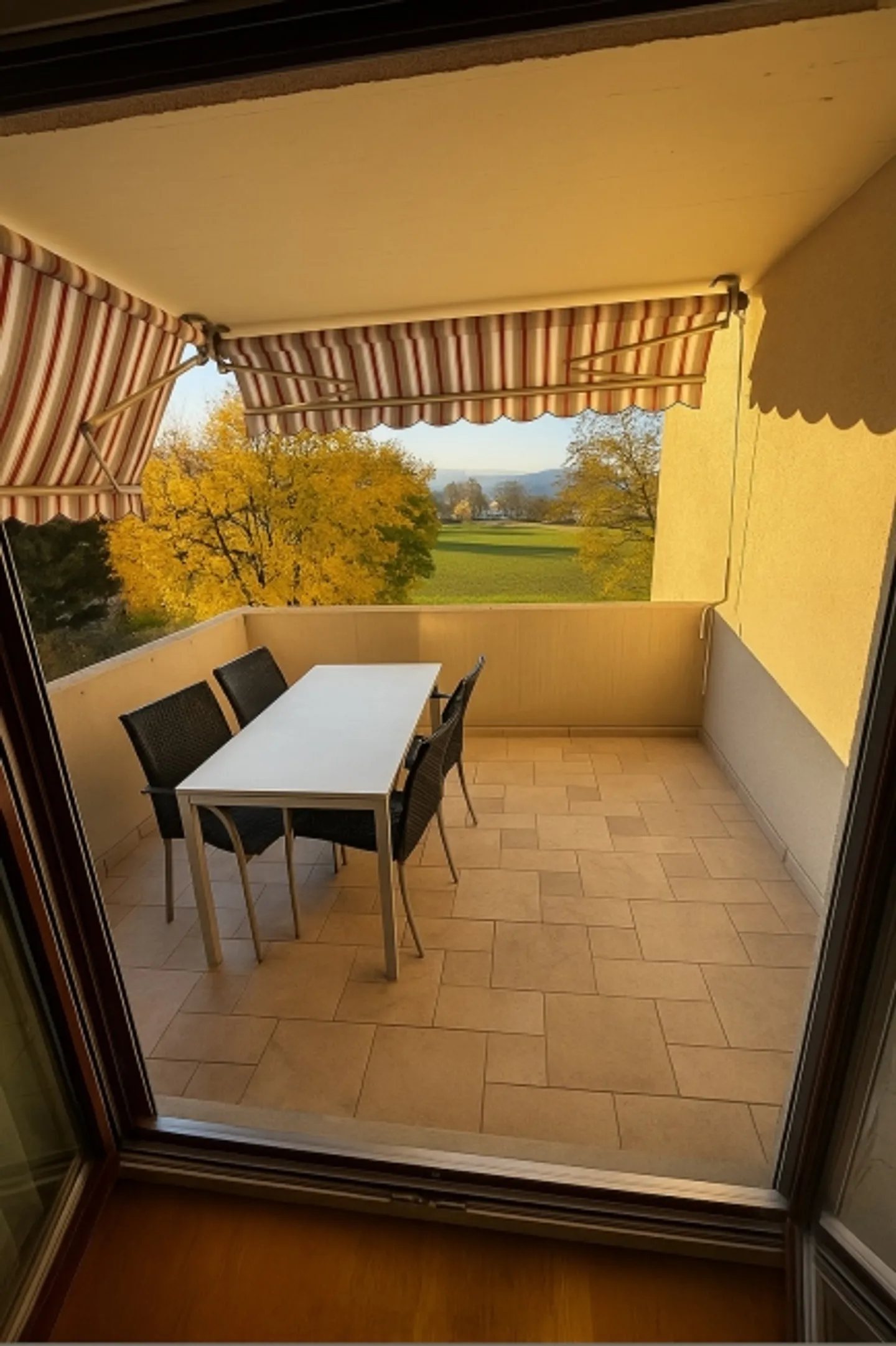 3.5-room apartment with two balconies, private washing tower and underground parking space - Photo 8 of 10