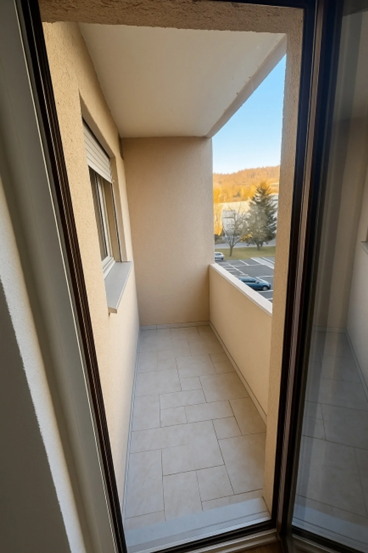 3.5-room apartment with two balconies, private washing tower and underground parking space - Photo 9 of 10