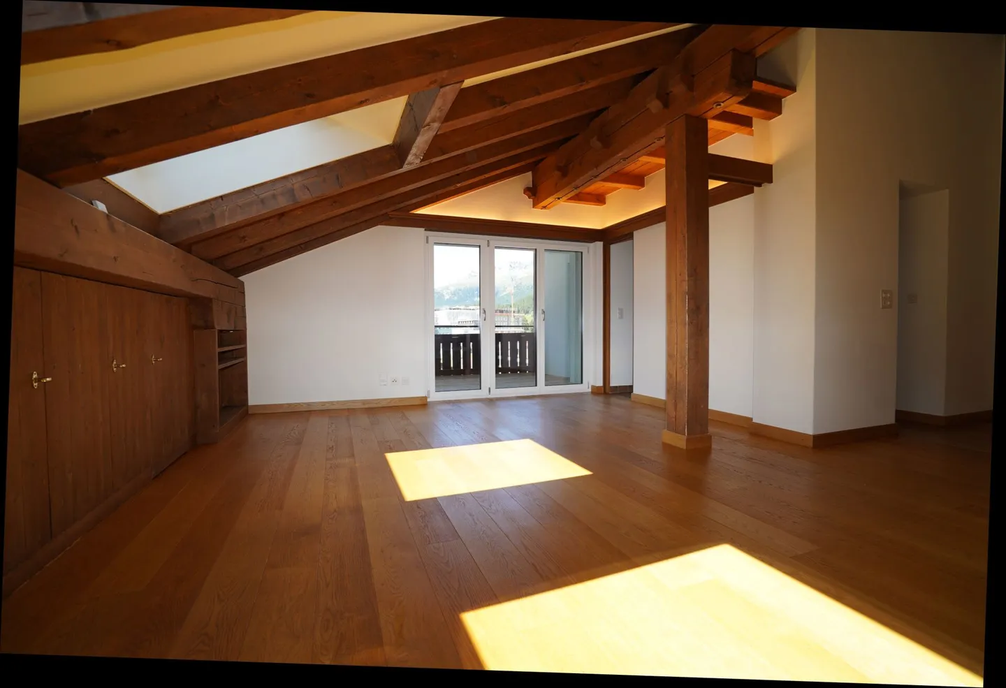 Wunderbare Dachwohnung mit Blick nach Süden - Foto 2 von 15