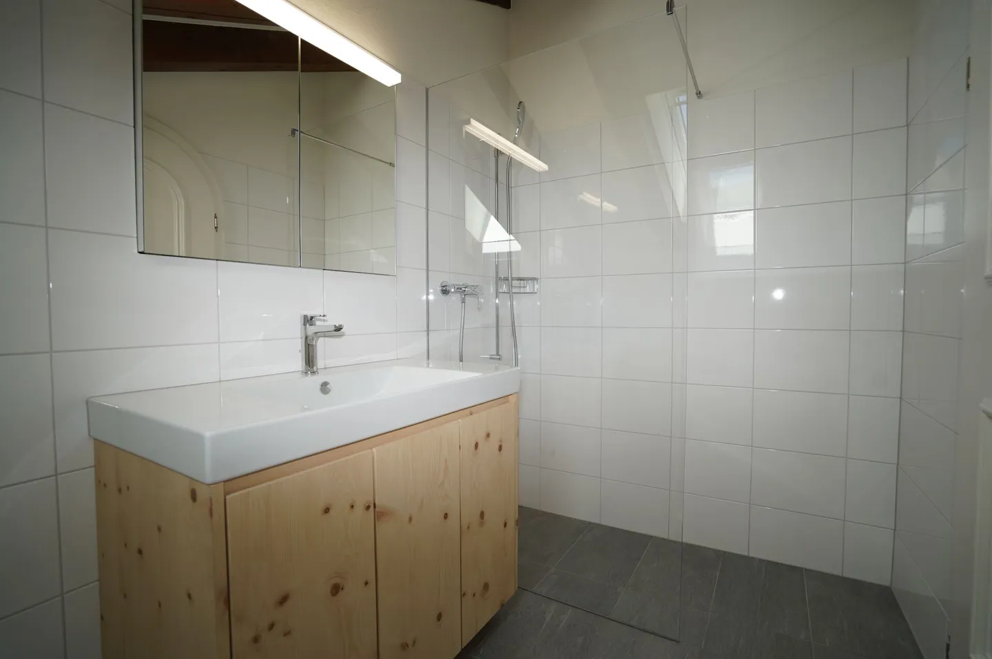 Wunderbare Dachwohnung mit Blick nach Süden - Foto 3 von 15