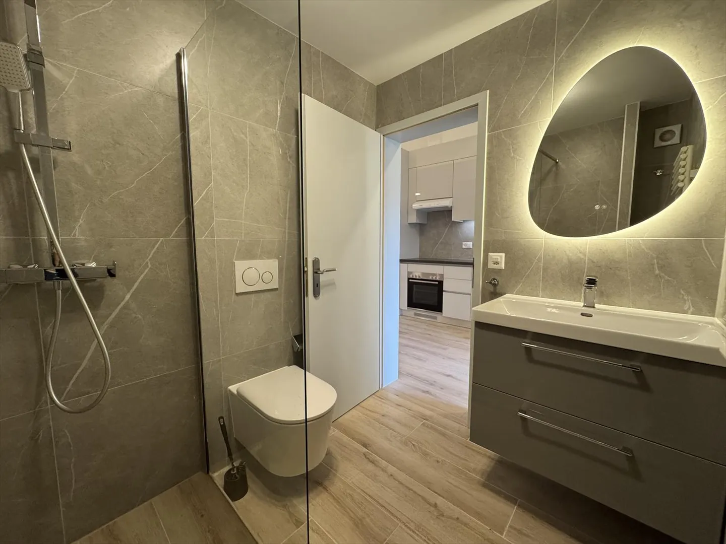 Spacious and Bright, in the Heart of the Old Town - Photo 7 of 8