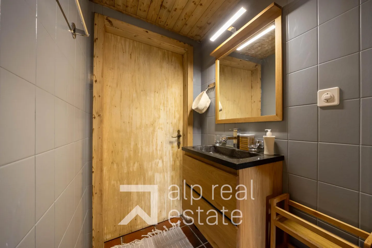Chalet a schiera ristrutturato nel cuore della stazione - Foto 6 di 7