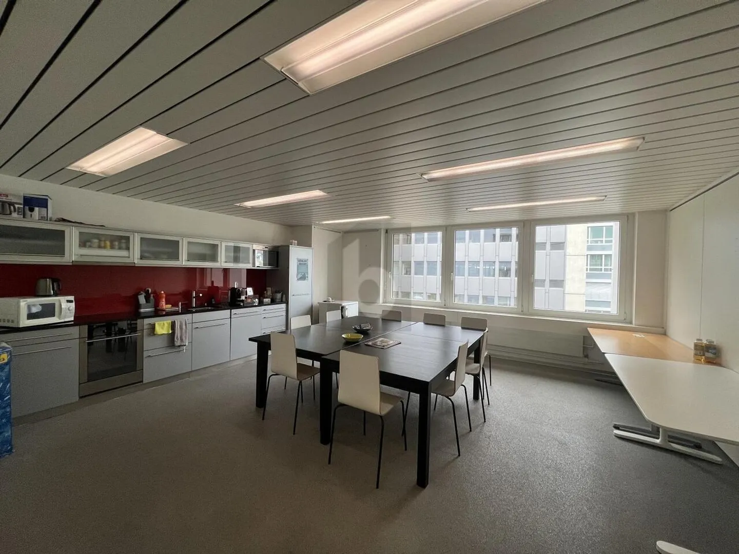 Office space for rent - Photo 2 of 6