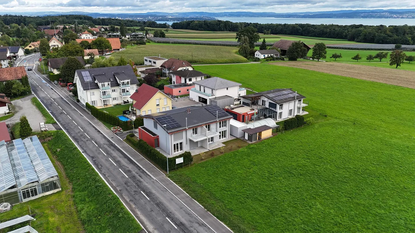Moderne 5.5-Zimmer-Doppelhaushälfte in ruhiger Lage von Zuben - Foto 2 von 14