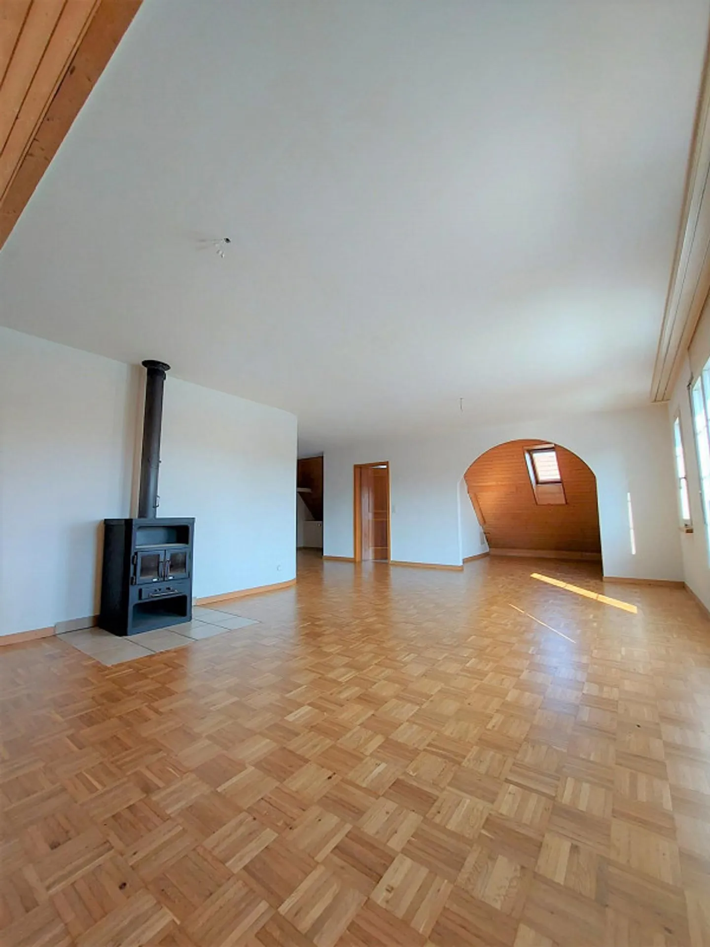 Ampio e accogliente appartamento di 4,5 stanze (maisonette) - Foto 2 di 13