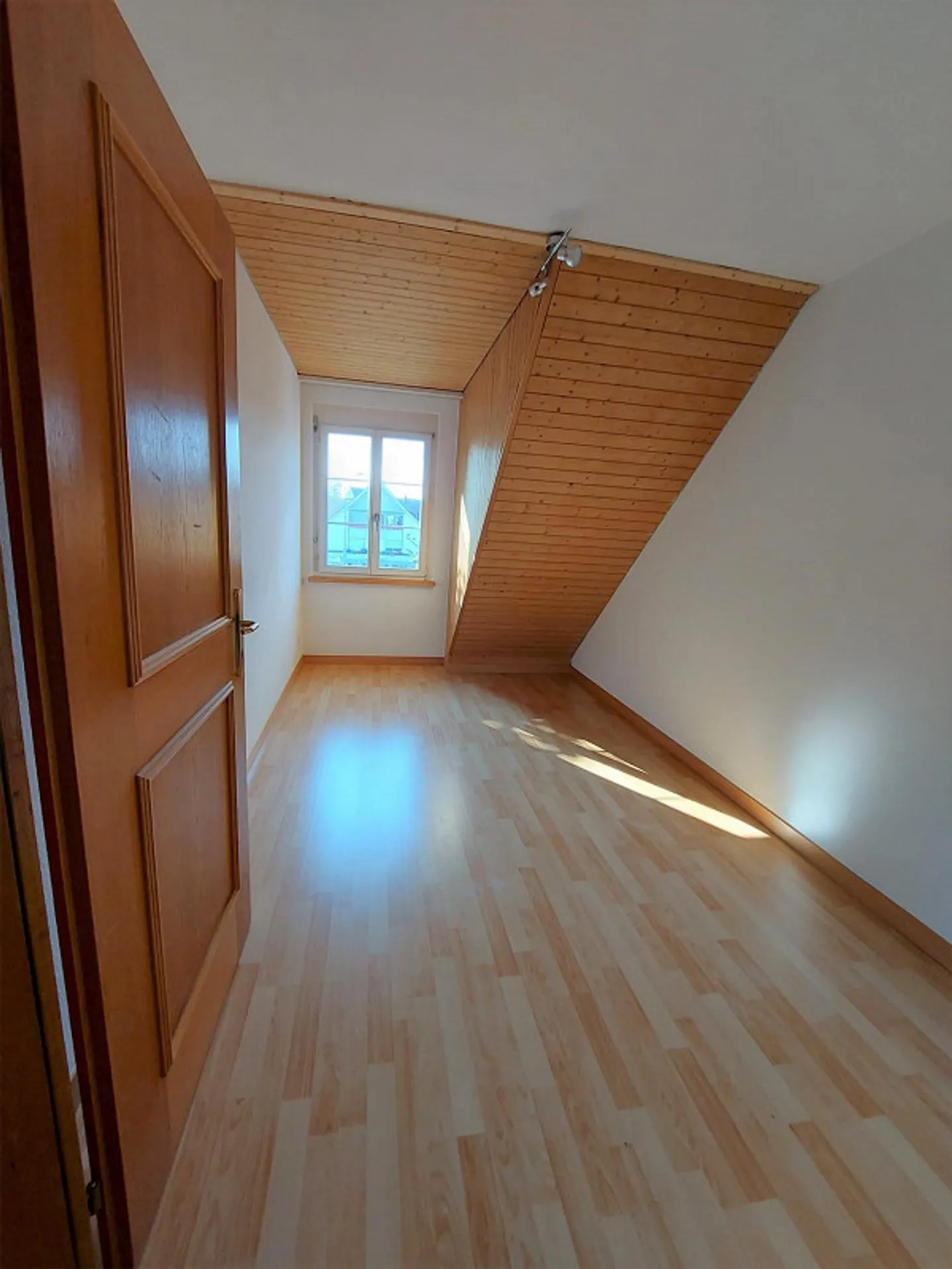 Ampio e accogliente appartamento di 4,5 stanze (maisonette) - Foto 3 di 13