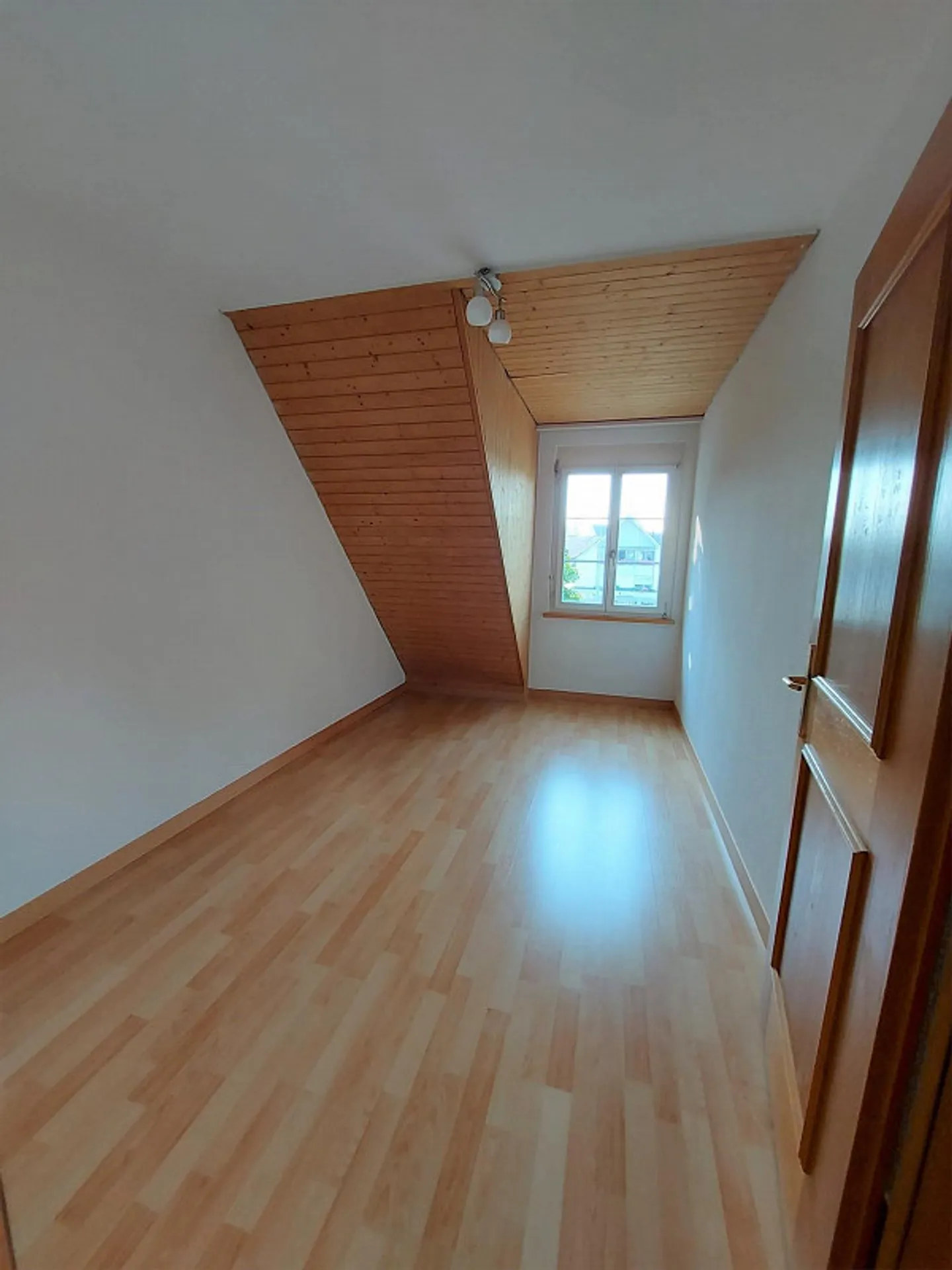 Ampio e accogliente appartamento di 4,5 stanze (maisonette) - Foto 4 di 13
