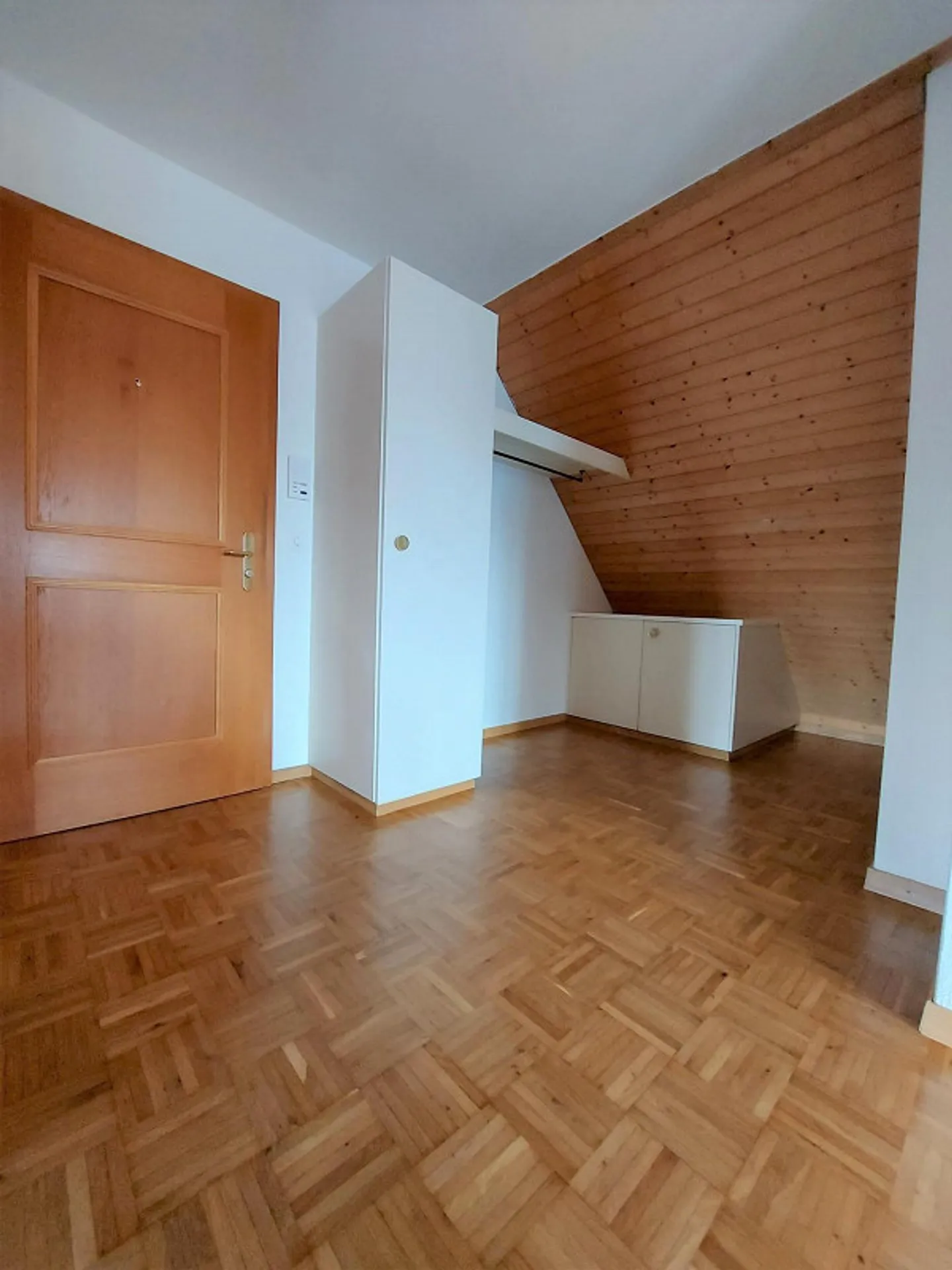Ampio e accogliente appartamento di 4,5 stanze (maisonette) - Foto 5 di 13