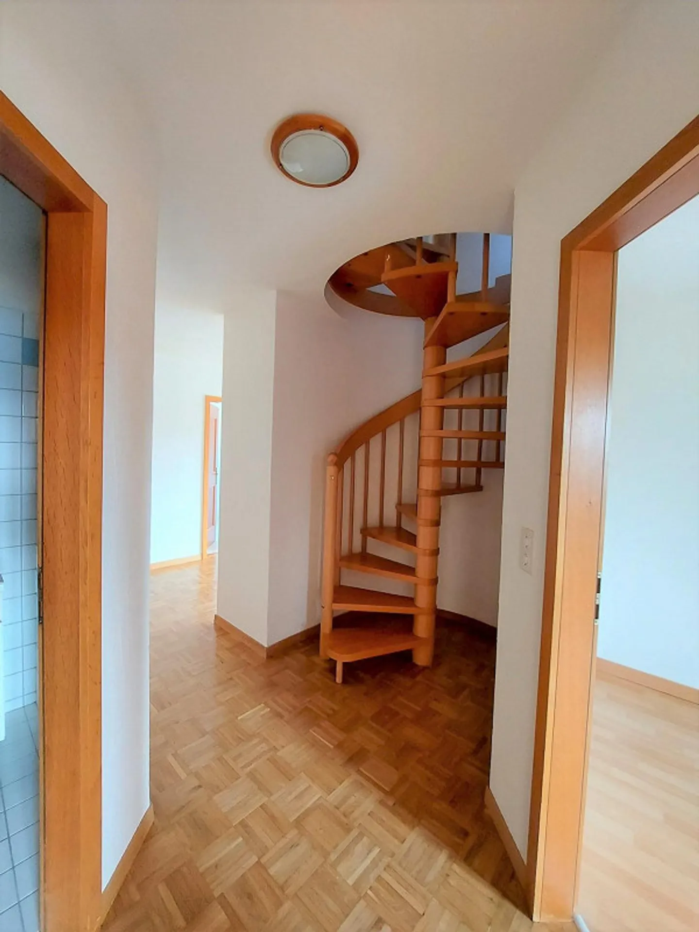 Ampio e accogliente appartamento di 4,5 stanze (maisonette) - Foto 6 di 13