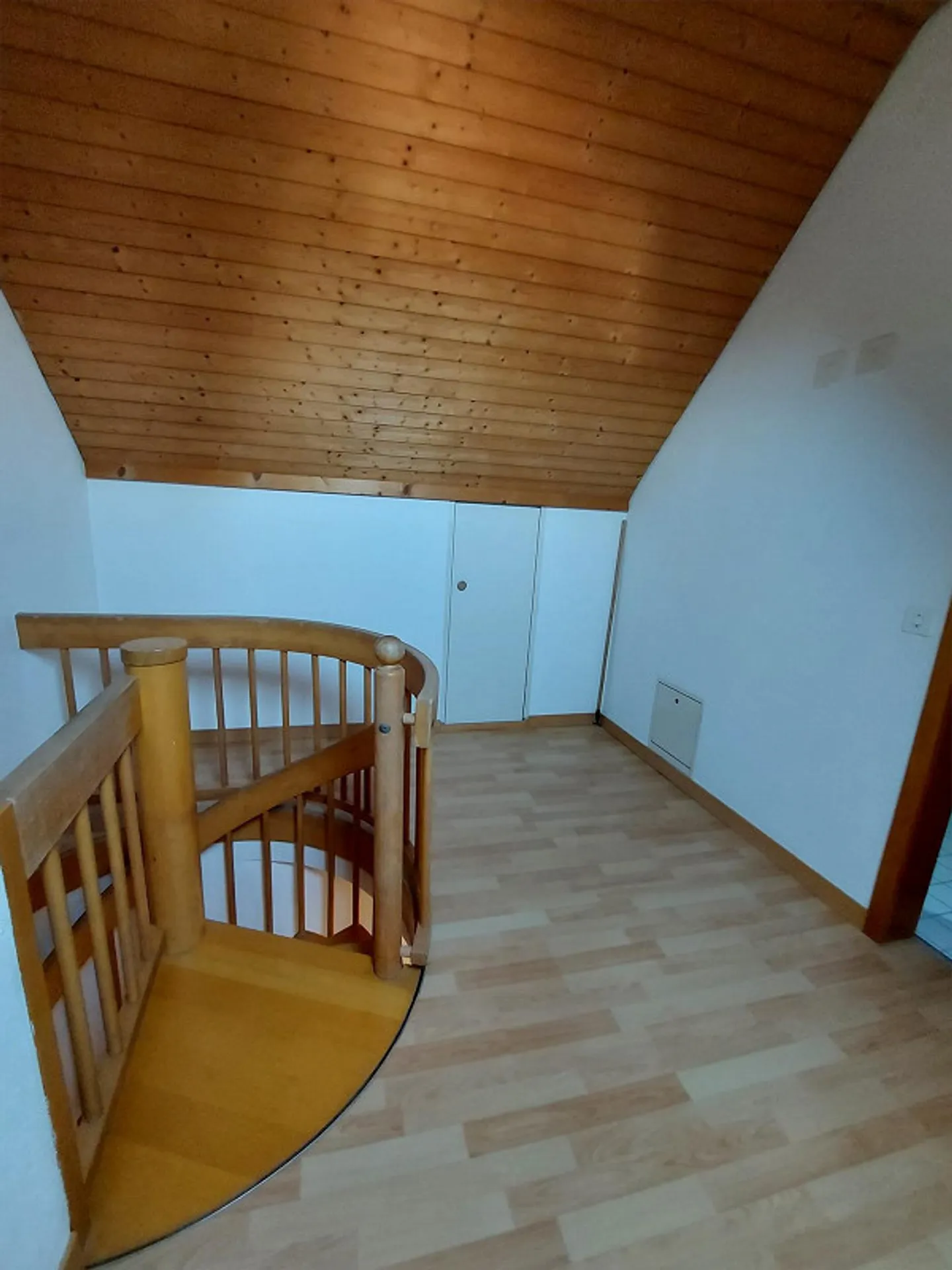 Ampio e accogliente appartamento di 4,5 stanze (maisonette) - Foto 8 di 13