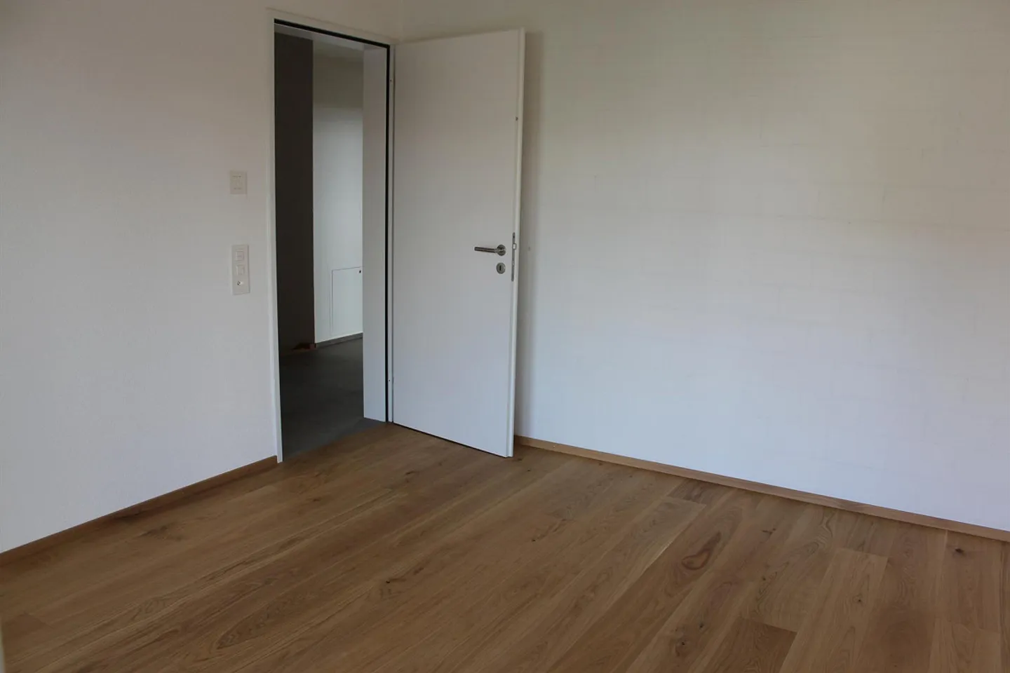 Moderne 5.5-Zimmer-Doppelhaushälfte in ruhiger Lage von Zuben - Foto 8 von 14