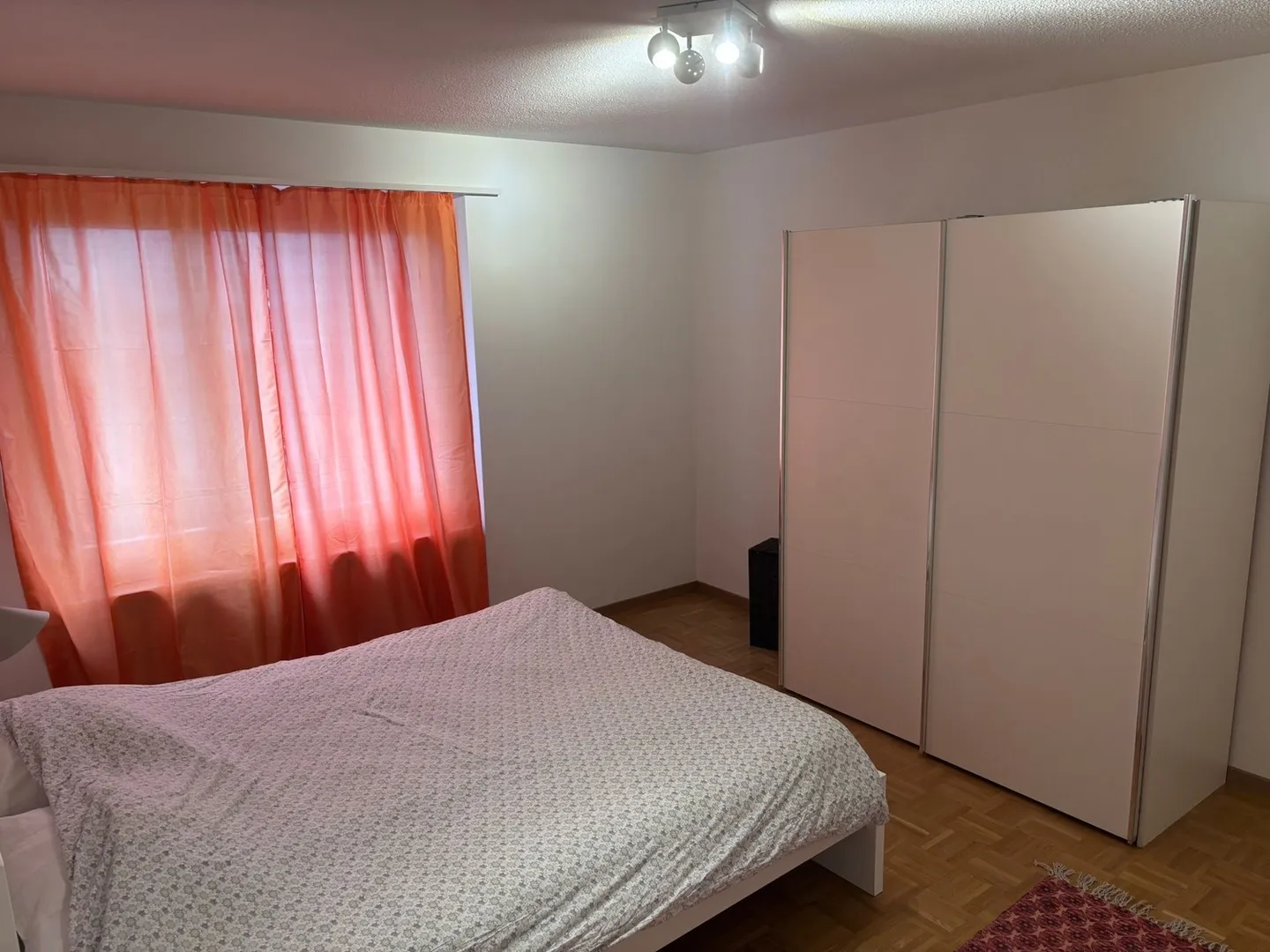Appartement entièrement meublé de 2,5 pièces à Dübendorf – Zone 121 - Photo 2 sur 6