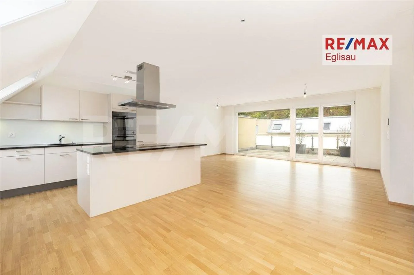 Appartement penthouse lumineux avec espace de vie ouvert - Photo 1 sur 13