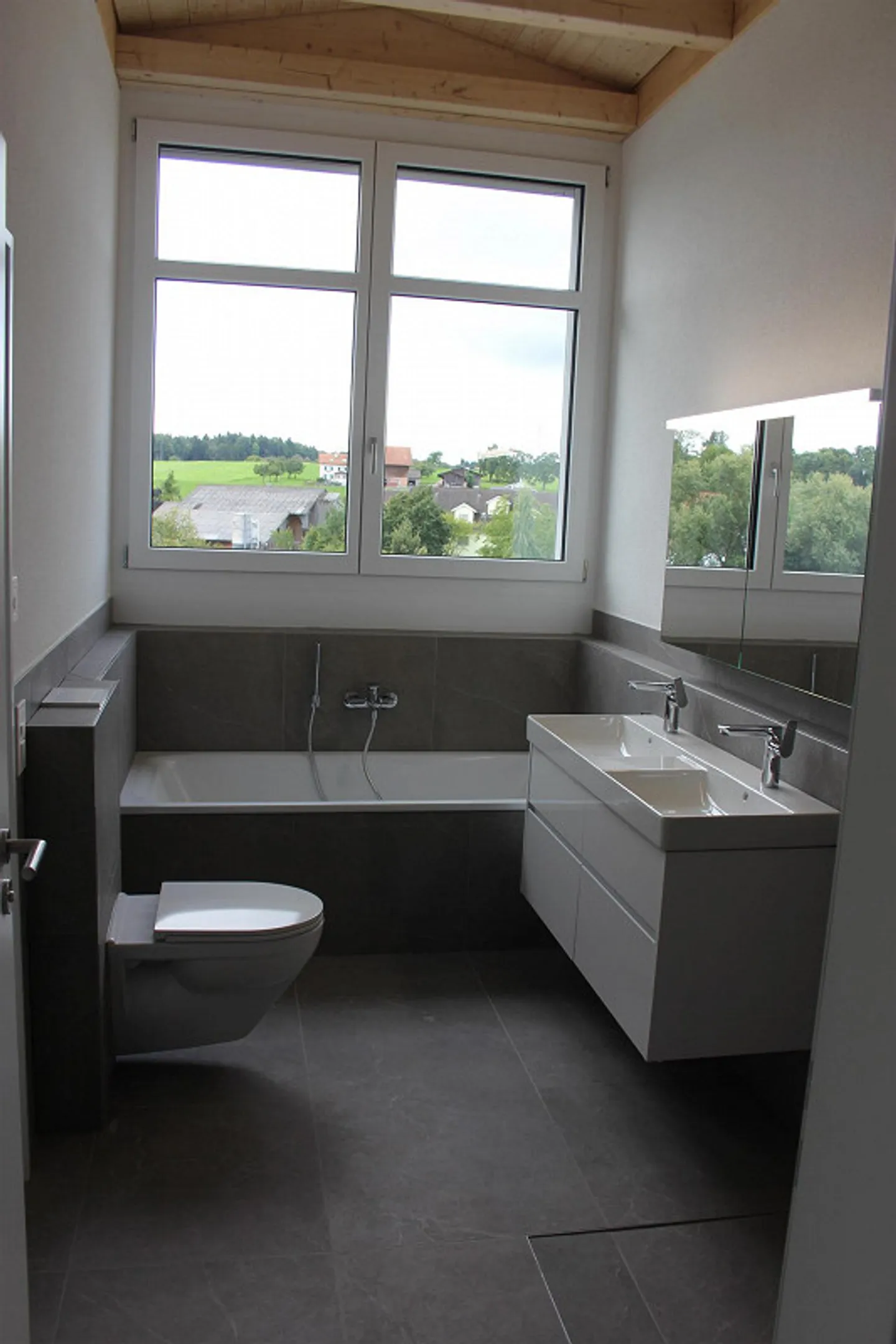 Moderne 5.5-Zimmer-Doppelhaushälfte in ruhiger Lage von Zuben - Foto 10 von 14