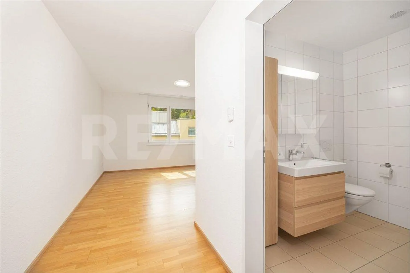 Appartement penthouse lumineux avec espace de vie ouvert - Photo 6 sur 13