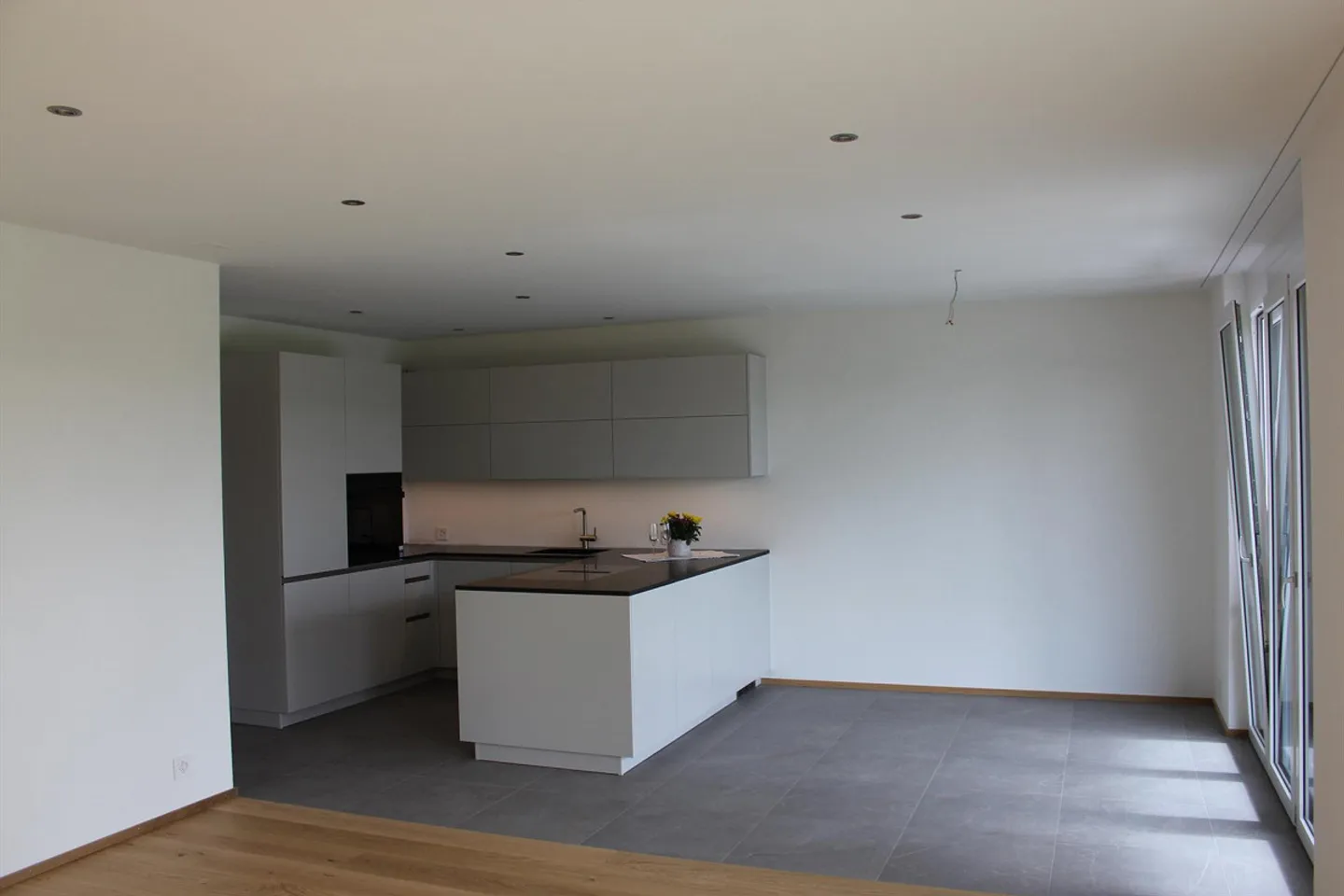 Moderne 5.5-Zimmer-Doppelhaushälfte in ruhiger Lage von Zuben - Foto 5 von 14