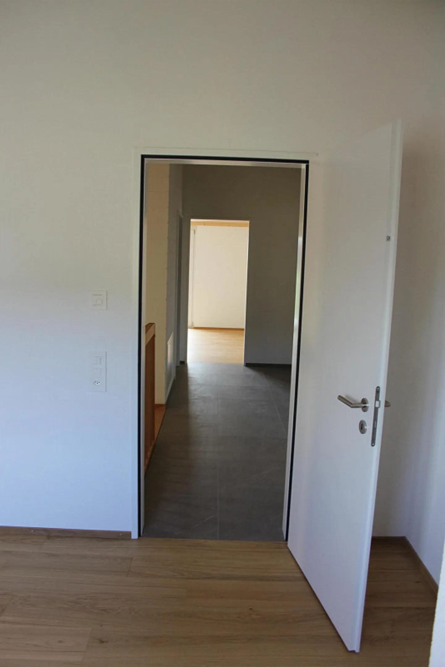 Moderne 5.5-Zimmer-Doppelhaushälfte in ruhiger Lage von Zuben - Foto 12 von 14