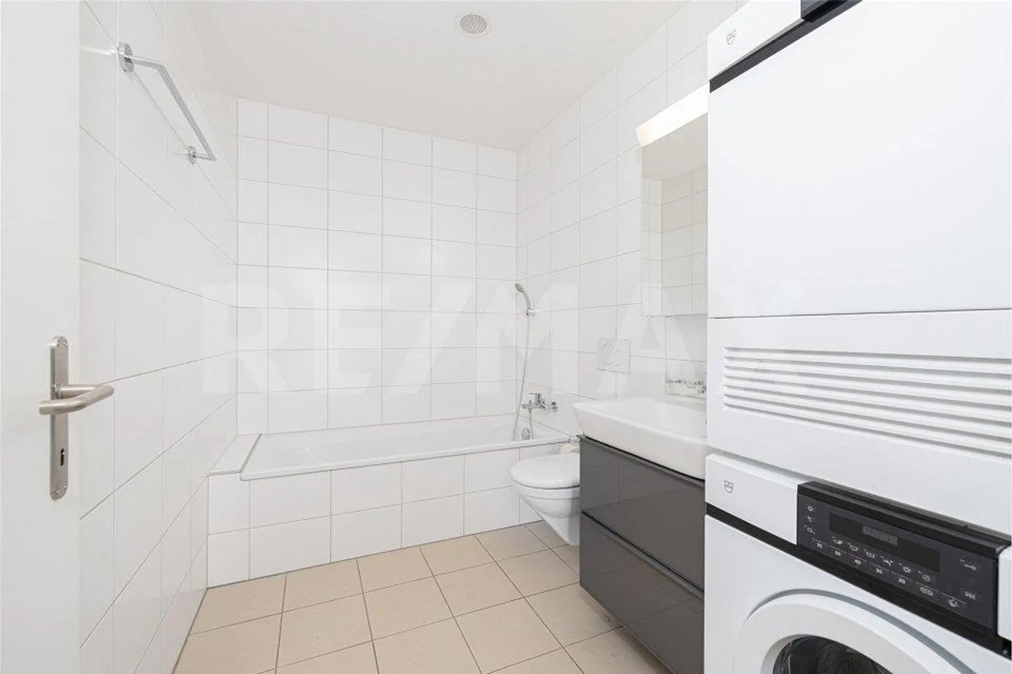 Appartement penthouse lumineux avec espace de vie ouvert - Photo 7 sur 13