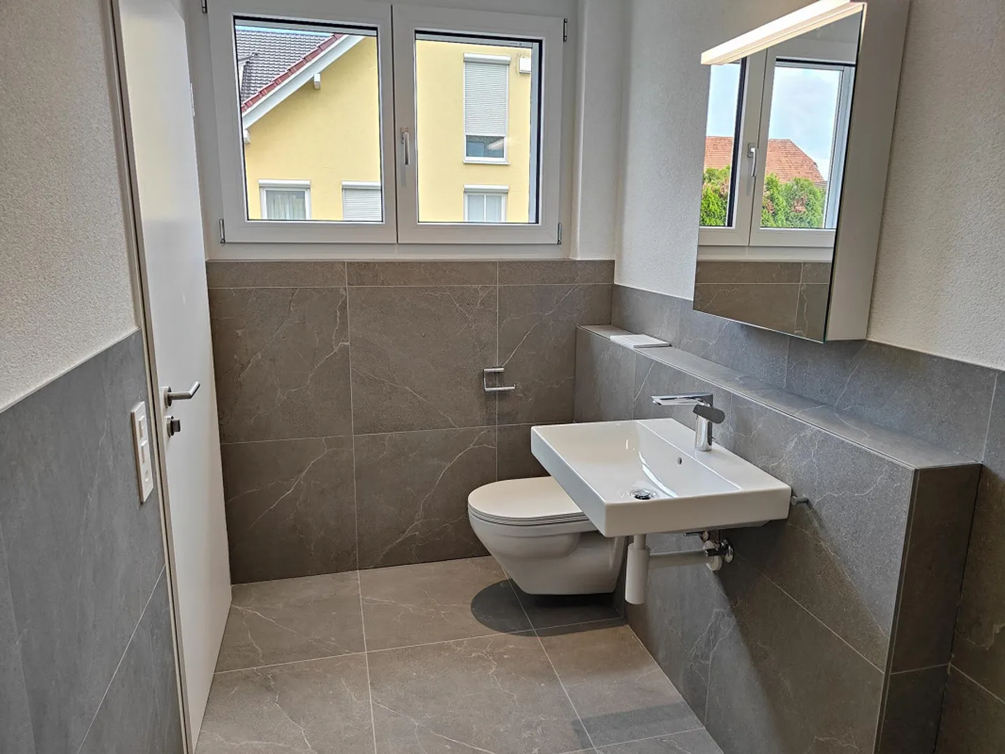 Moderne 5.5-Zimmer-Doppelhaushälfte in ruhiger Lage von Zuben - Foto 13 von 14