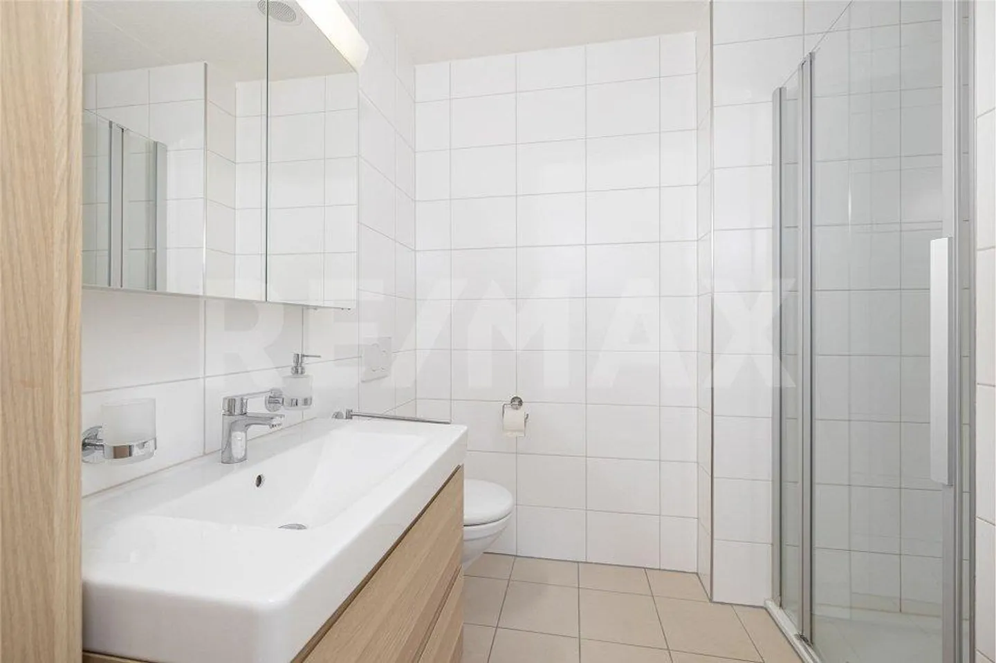 Appartement penthouse lumineux avec espace de vie ouvert - Photo 8 sur 13