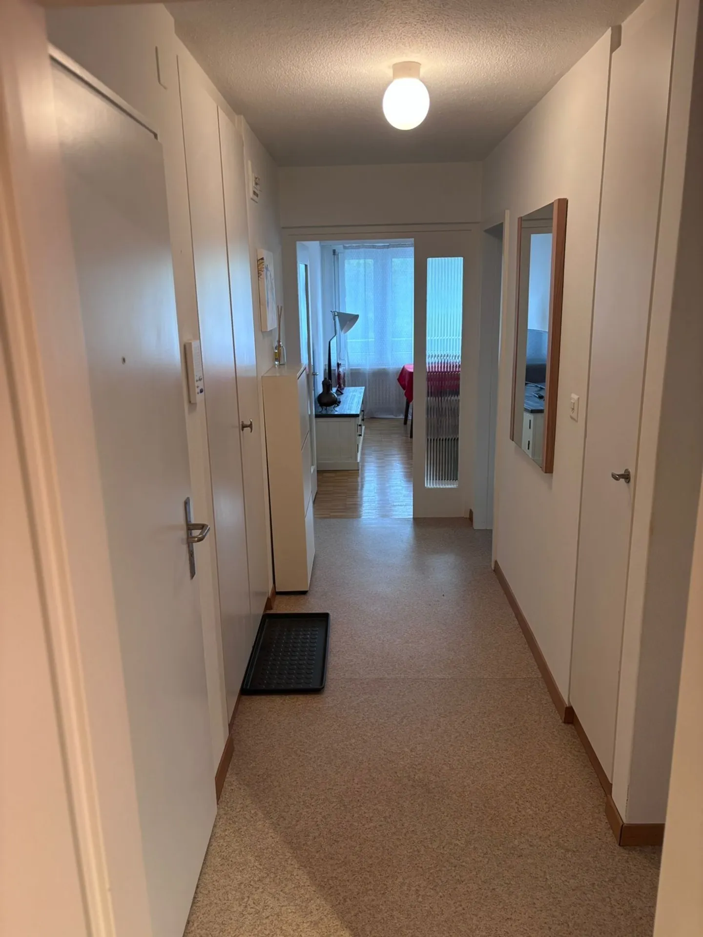 Appartement entièrement meublé de 2,5 pièces à Dübendorf – Zone 121 - Photo 5 sur 6