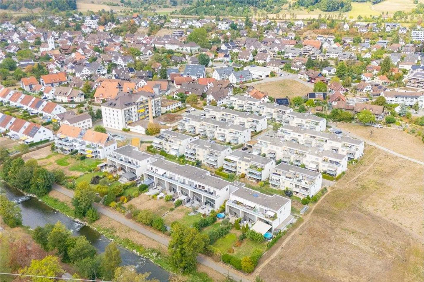 Appartement penthouse lumineux avec espace de vie ouvert - Photo 11 sur 13