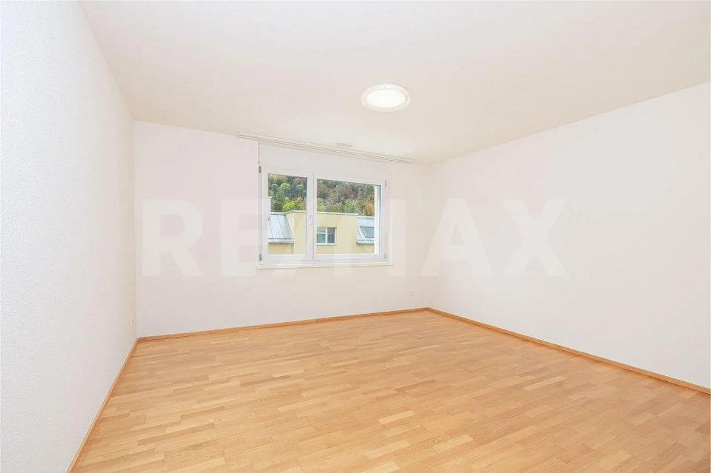 Appartement penthouse lumineux avec espace de vie ouvert - Photo 10 sur 13