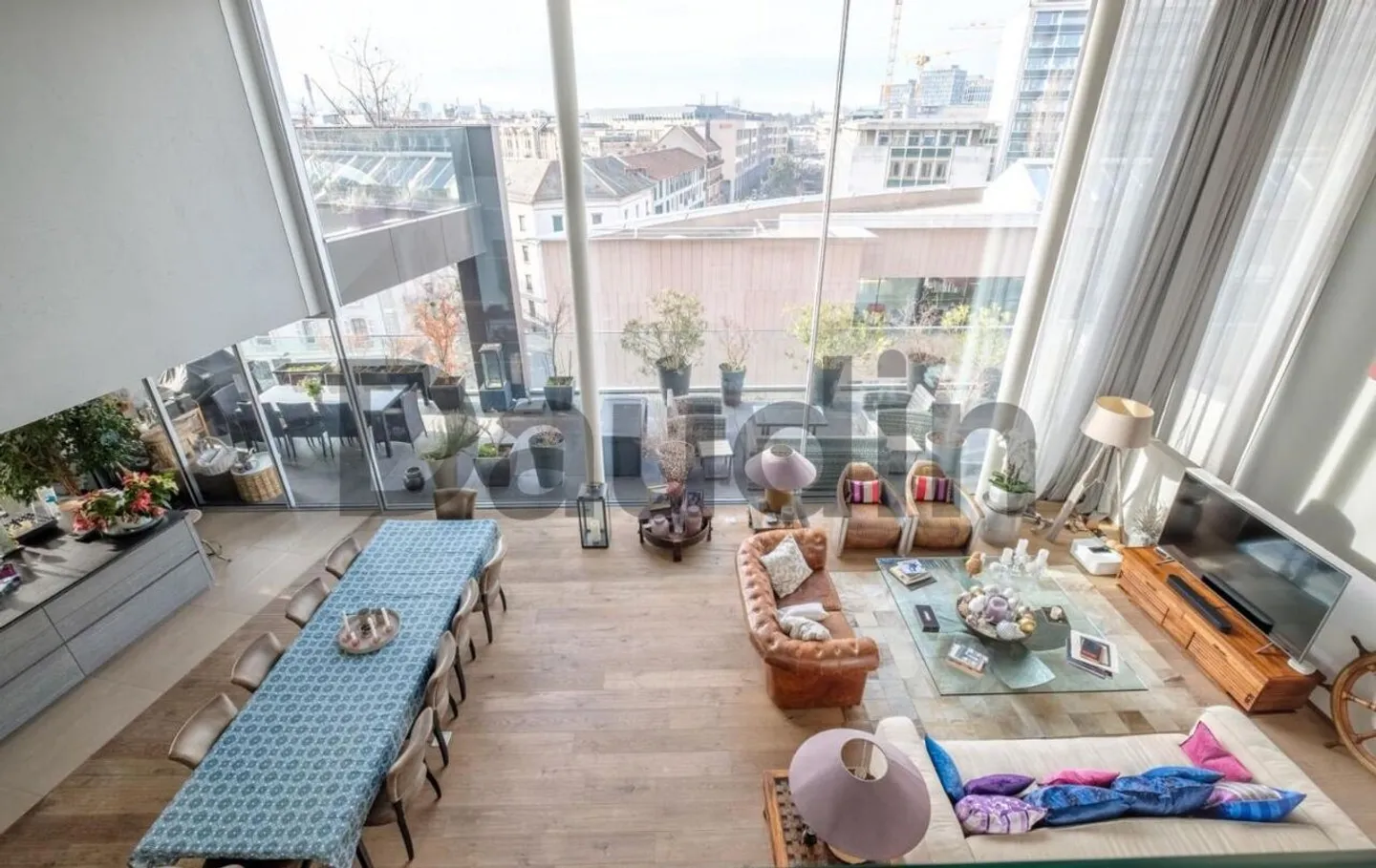 7-room penthouse with panoramic view in Carouge - Photo 2 of 9