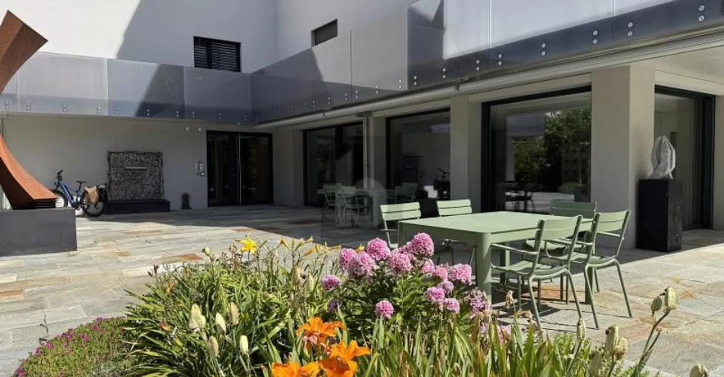 MODERN COMFORT IN SENIOR RESIDENCE - Photo 2 of 6