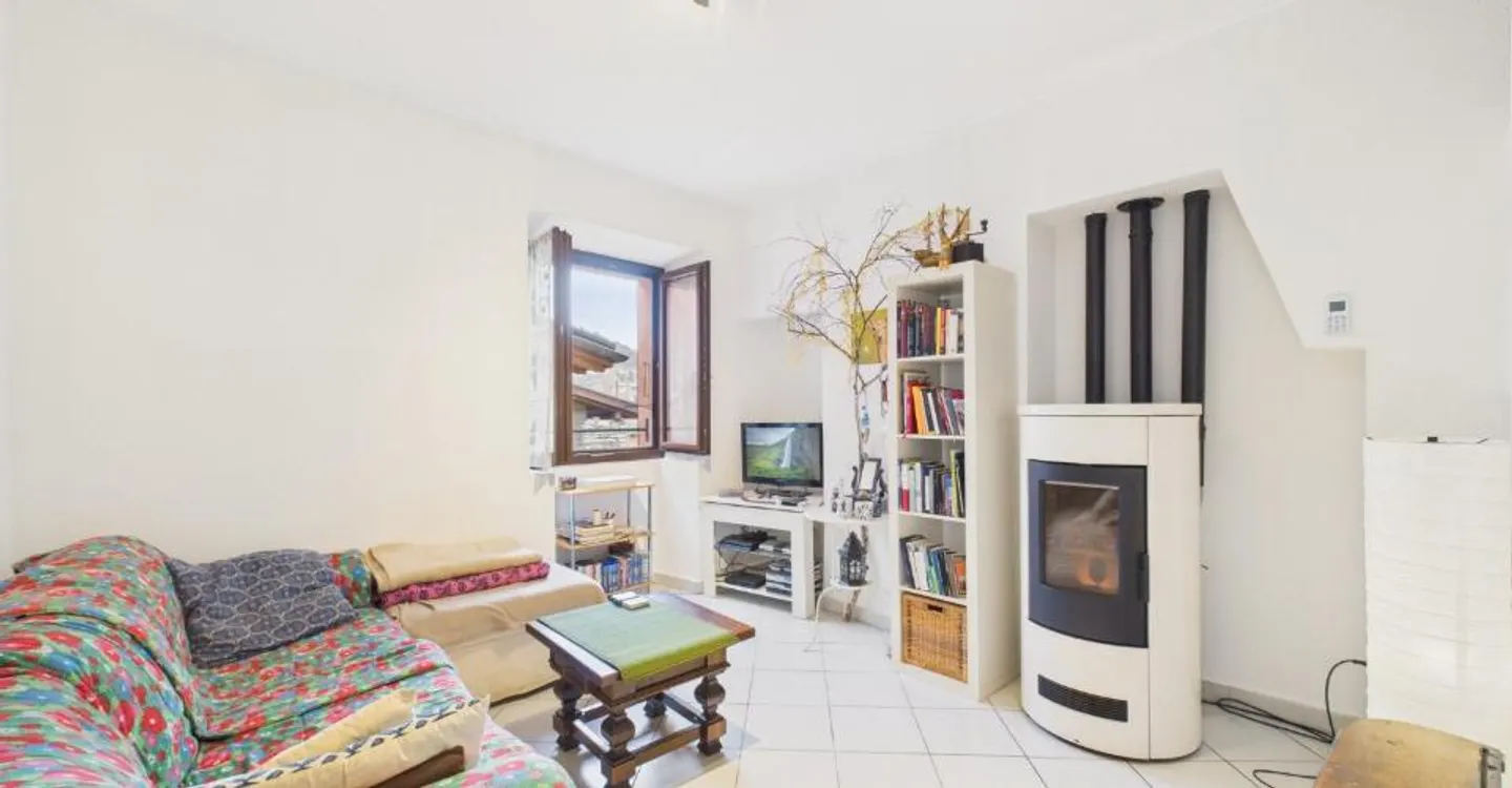 Spacious and bright semi-detached house with 5 rooms in Novaggio - Photo 2 of 10