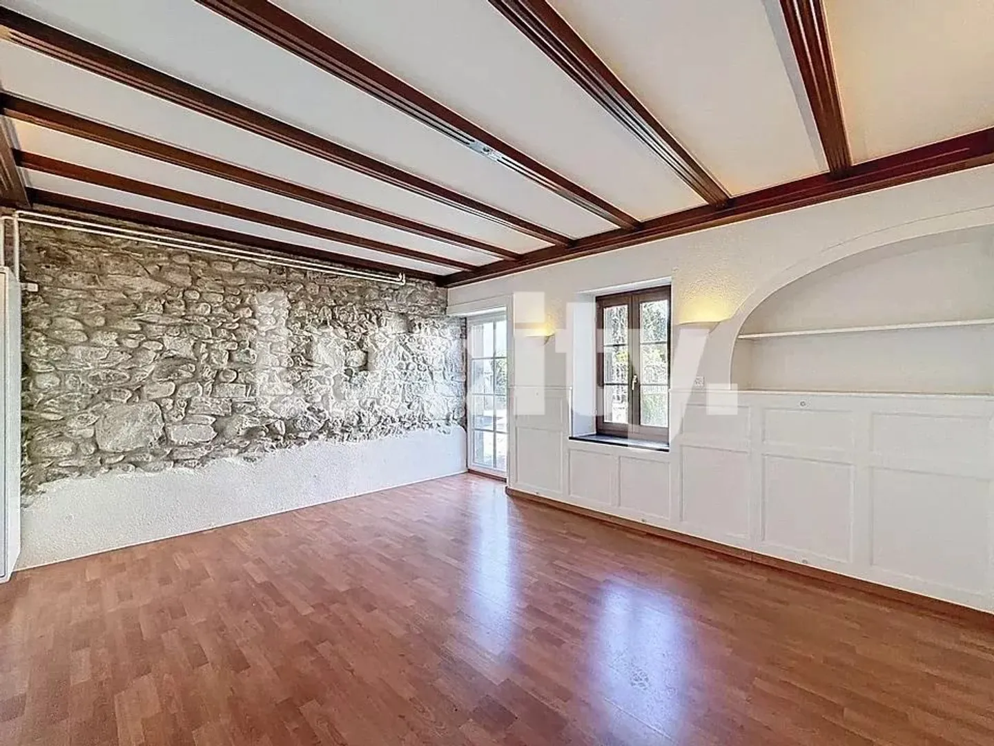 4.5 Room Apartment - Photo 1 of 5