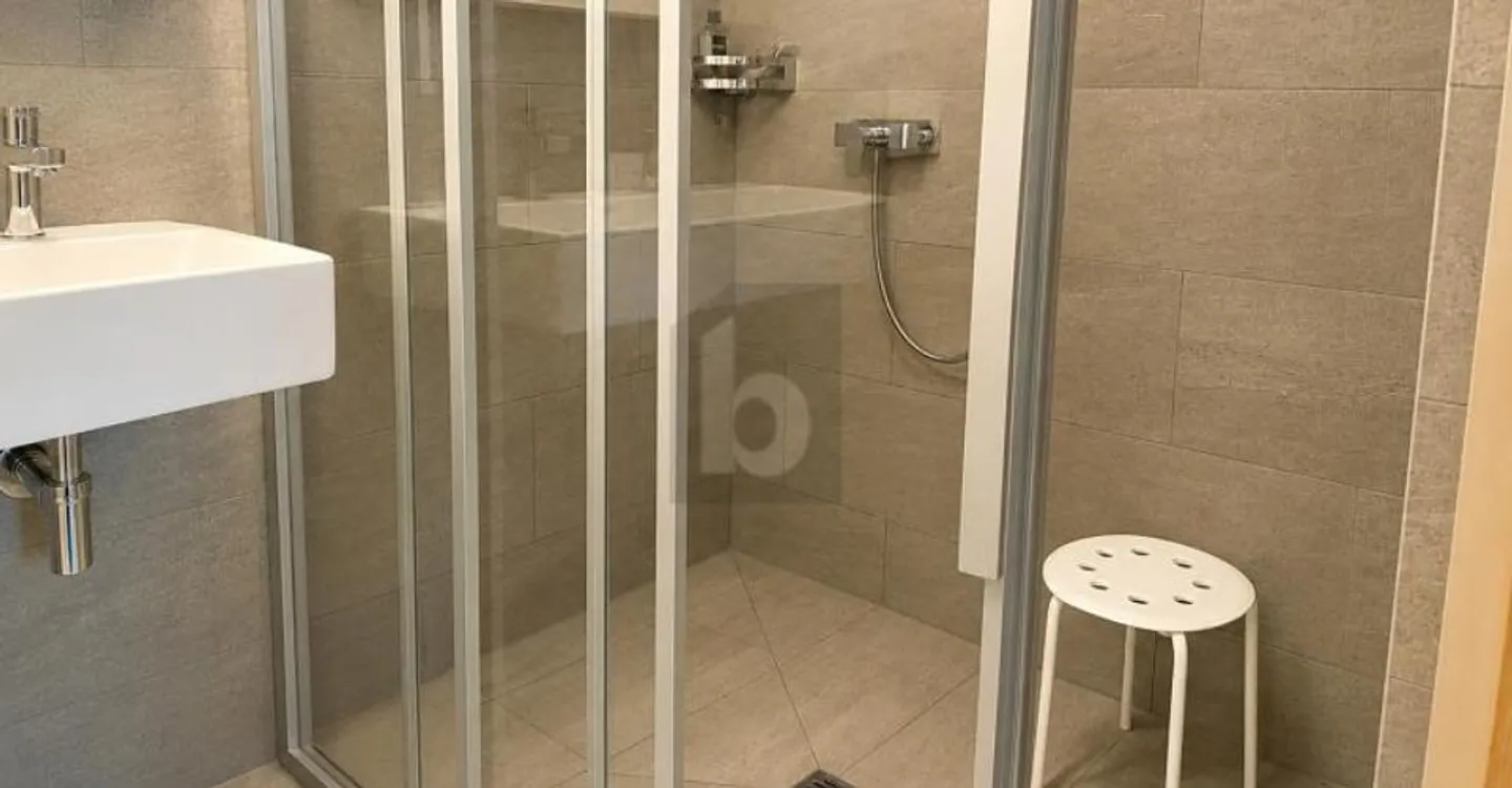 MODERN COMFORT IN SENIOR RESIDENCE - Photo 5 of 6