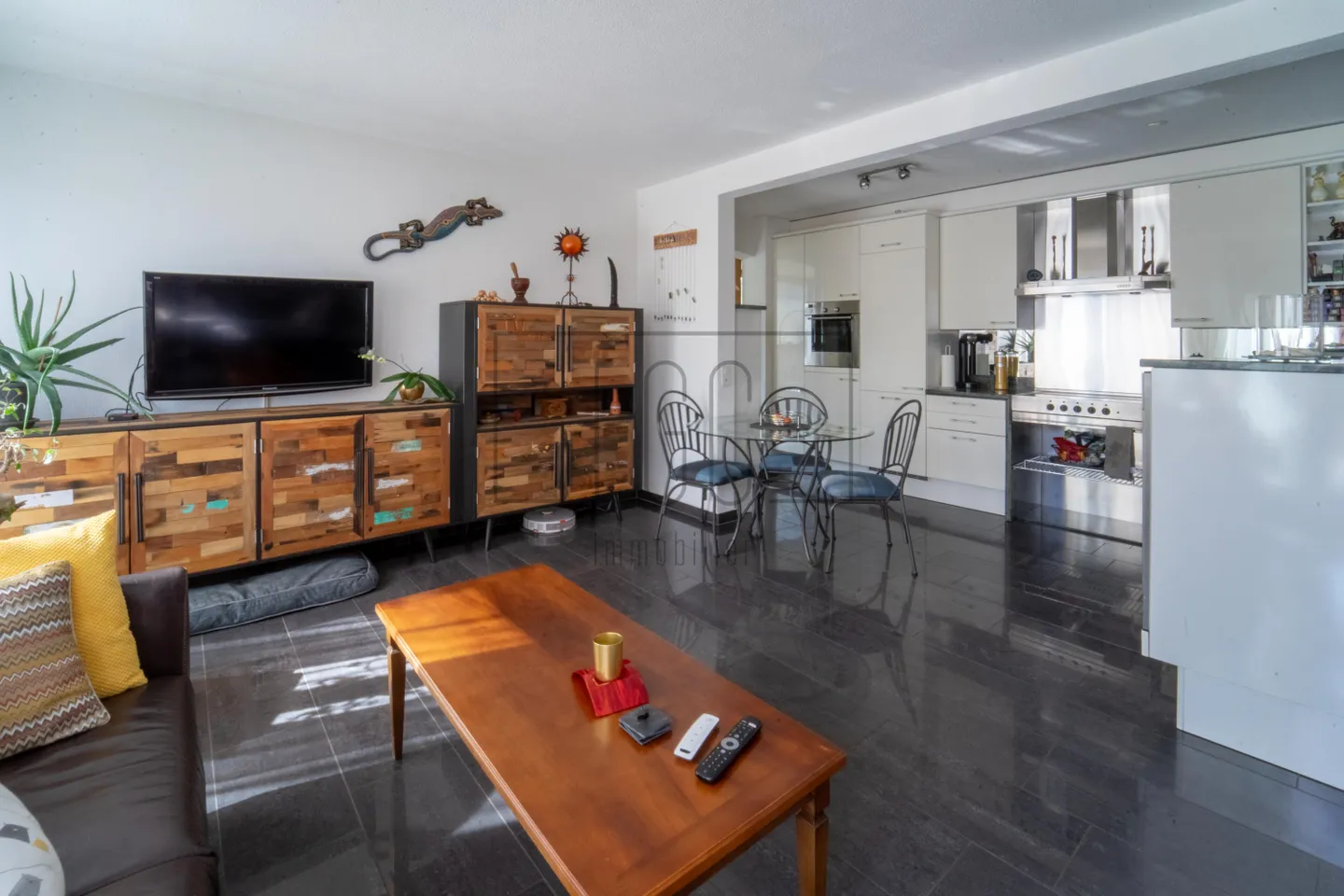 Charming Apartment in Sion - Photo 3 of 10