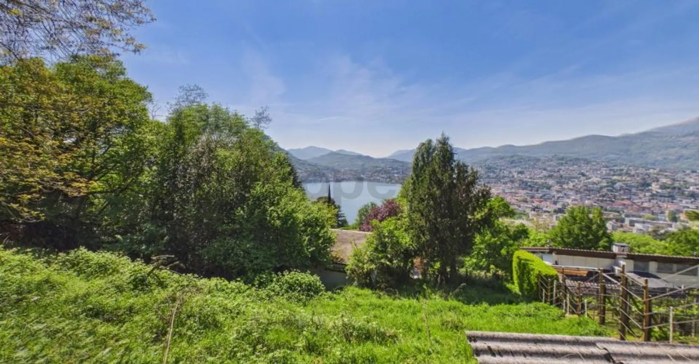 Grand terrain constructible avec vue sur le lac dans une zone tranquille, Viganello - Photo 1 sur 11