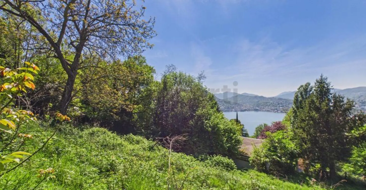 Grand terrain constructible avec vue sur le lac dans une zone tranquille, Viganello - Photo 2 sur 11