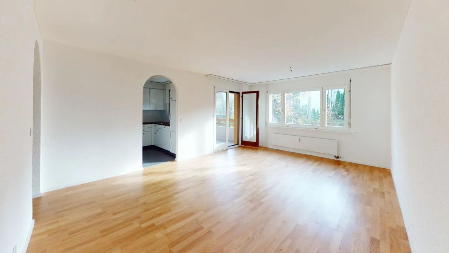 Bella appartamento singolo con grande balcone - Foto 3 di 11