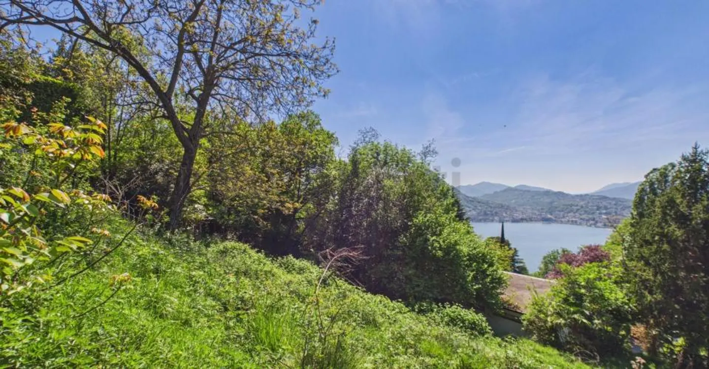 Grand terrain constructible avec vue sur le lac dans une zone tranquille, Viganello - Photo 5 sur 11